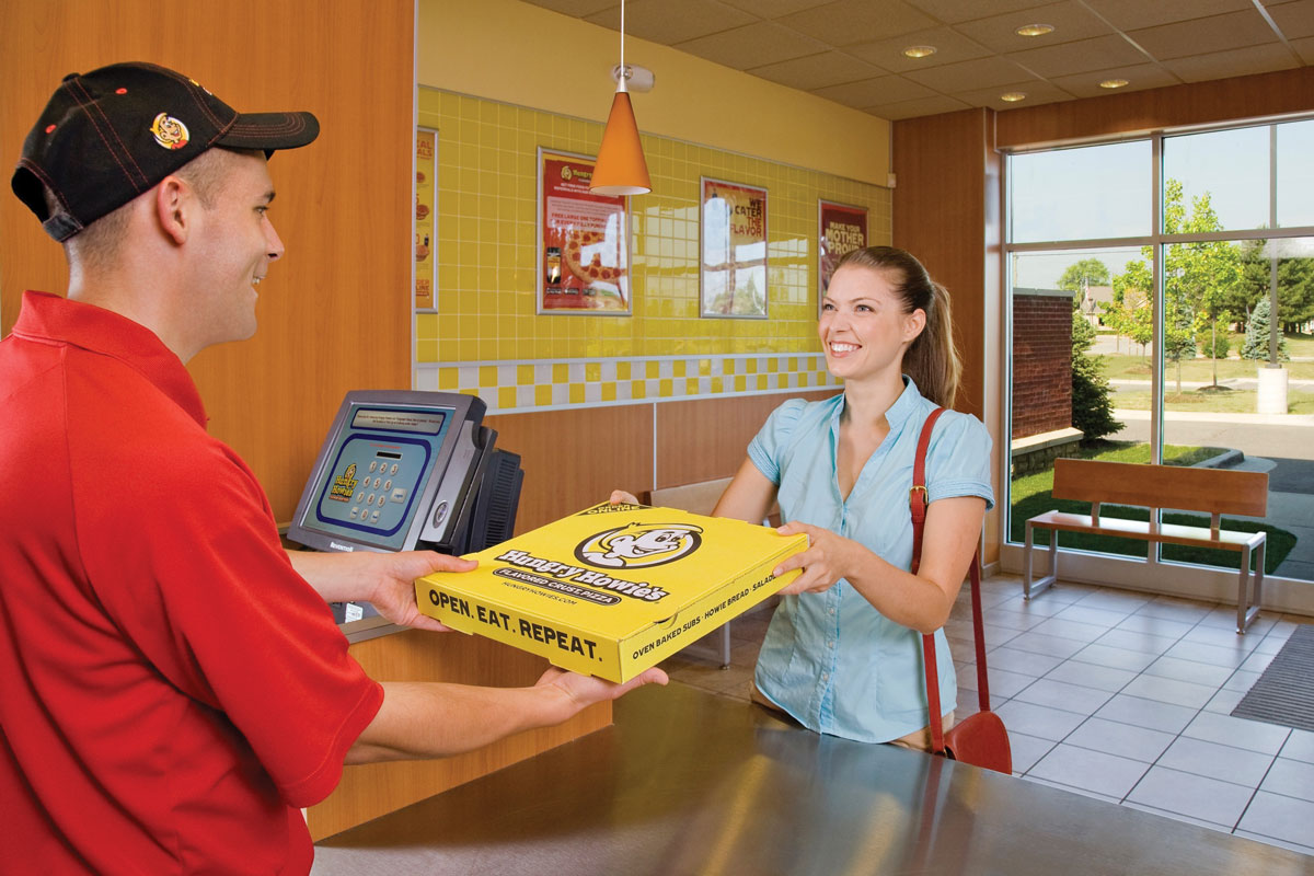 hungry howie's employee handing over pizza