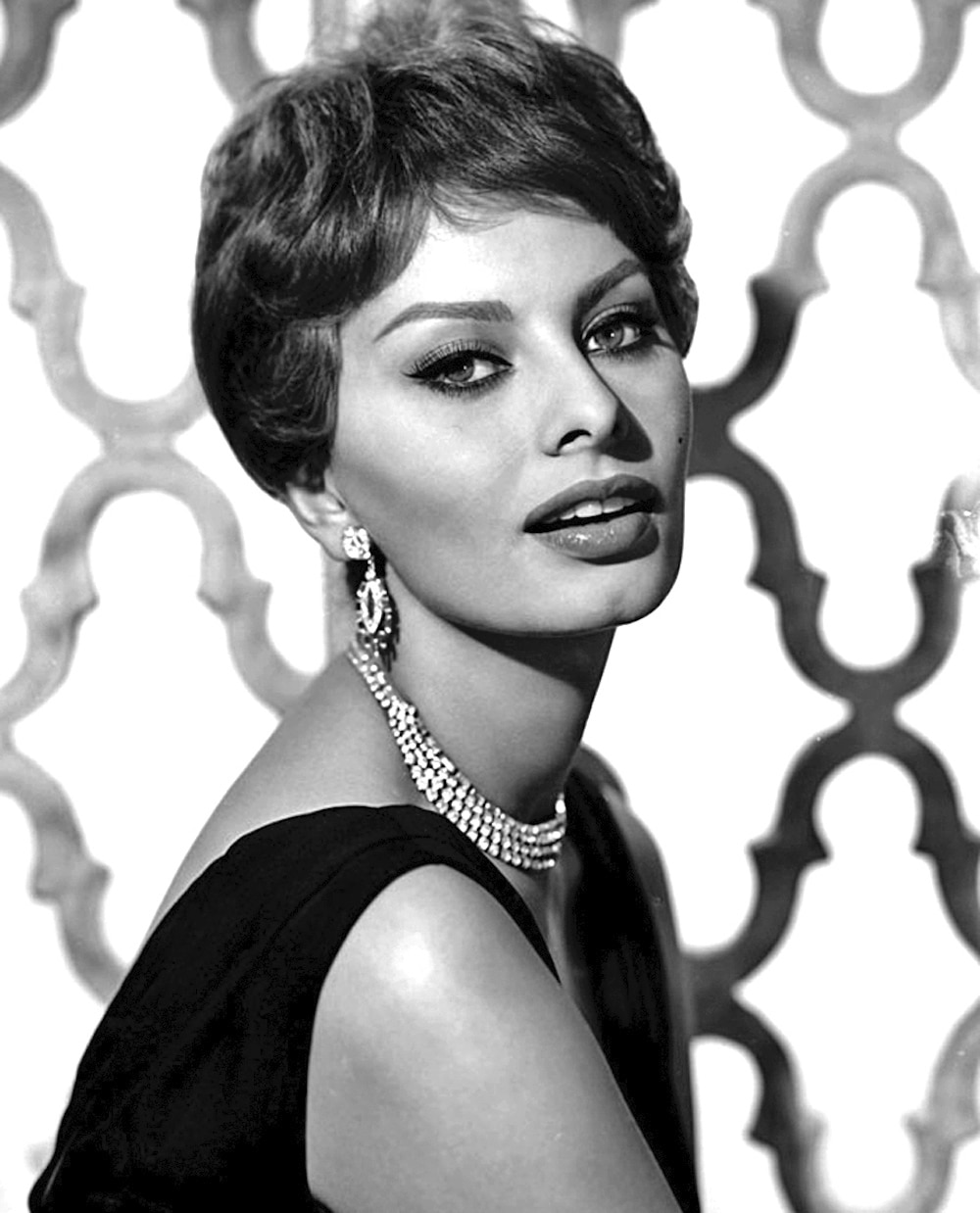 this is a 1959 photo of Sophia Loren, who has opened her own restaurant in Florence, Italy