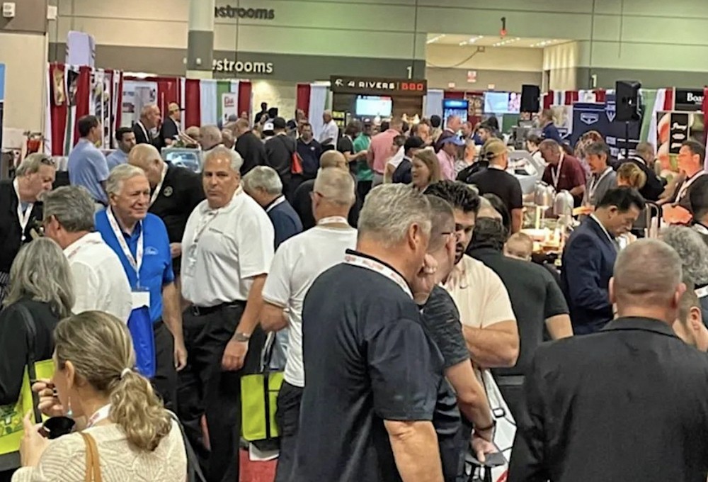 This photo shows the packed exhibit hall at the Pizza Tomorrow Summit.