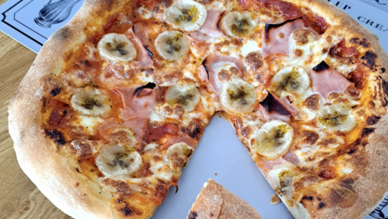 Bananas, curry, and ham on a pizza.