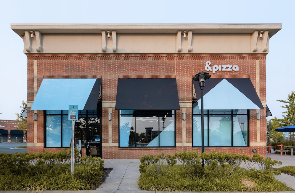 An & pizza store front.