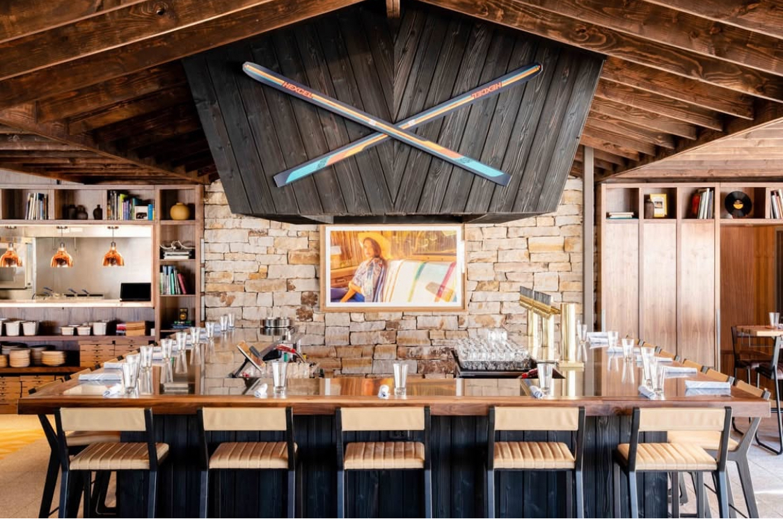 This photo shows the interior of Homegrown Tap & Dough.