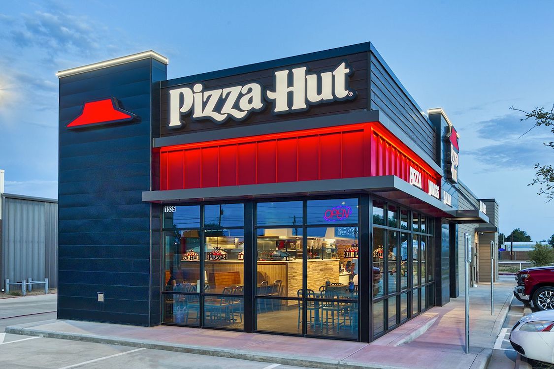 This photo shows the exterior of a Pizza Hut restaurant.