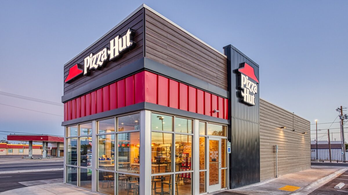 This photo shows the exterior of a Pizza Hut restaurant.